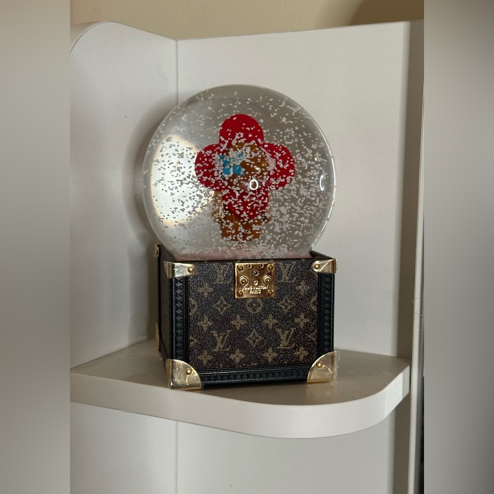Louis Vuitton Vivienne Musical Snow Globe - Picture 5 of 7